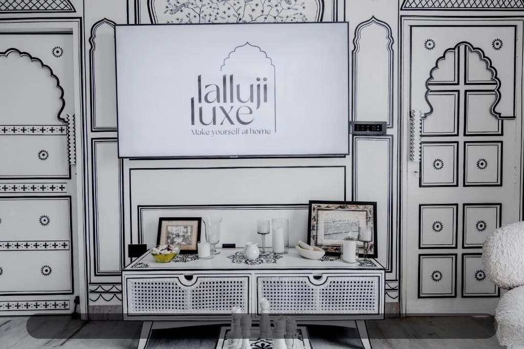 LalluJi Luxe - Maharaja Suite view 4